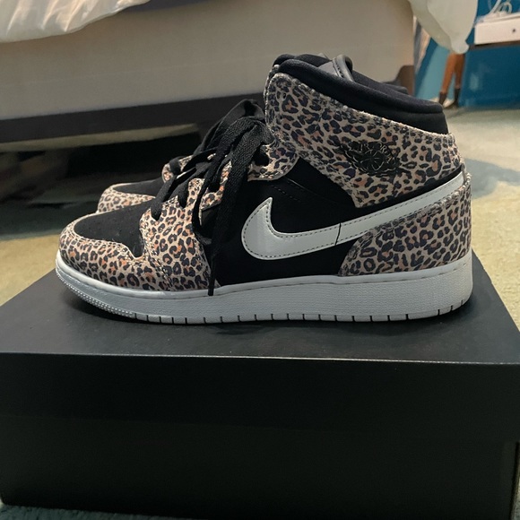Air Jordan 1 Mid SE GS 'Leopard' - Picture 6 of 10